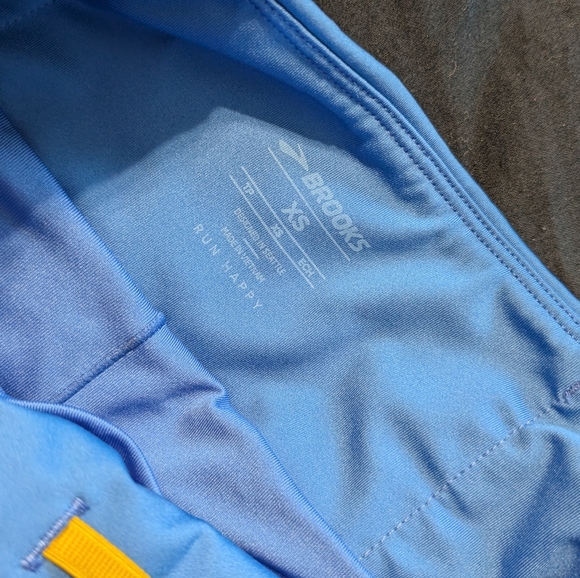 Brooks Chaser 5 inch Shorts - Picture 2 of 4